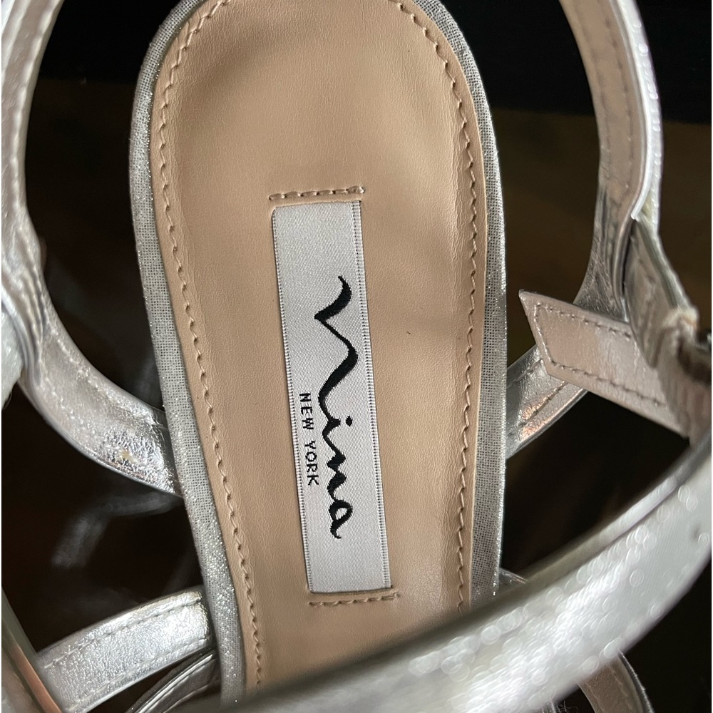 Nina GENAYA
WOMENS SILVER STRAPPY MID-HEEL DRESSY SANDAL - Picture 5 of 9